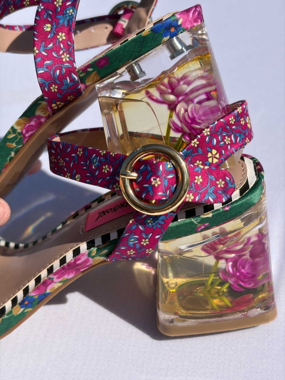 Betsey Johnson Livvie Floating Flower Resin Heel Size 7.5 Retro Pop Statement